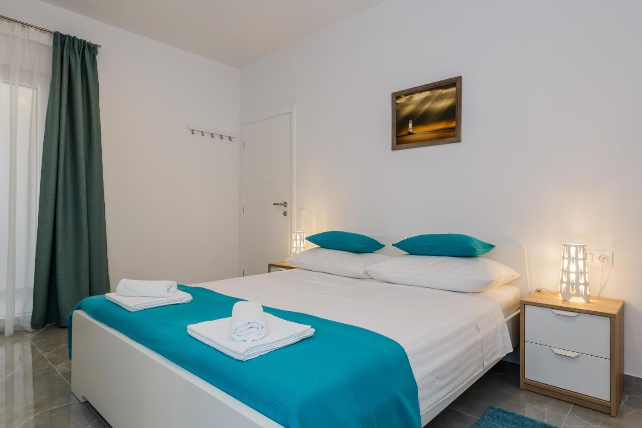 Apartmani Ujakovic Kaštela Kültér fotó