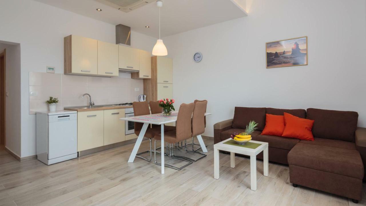 Apartmani Ujakovic Kaštela Kültér fotó