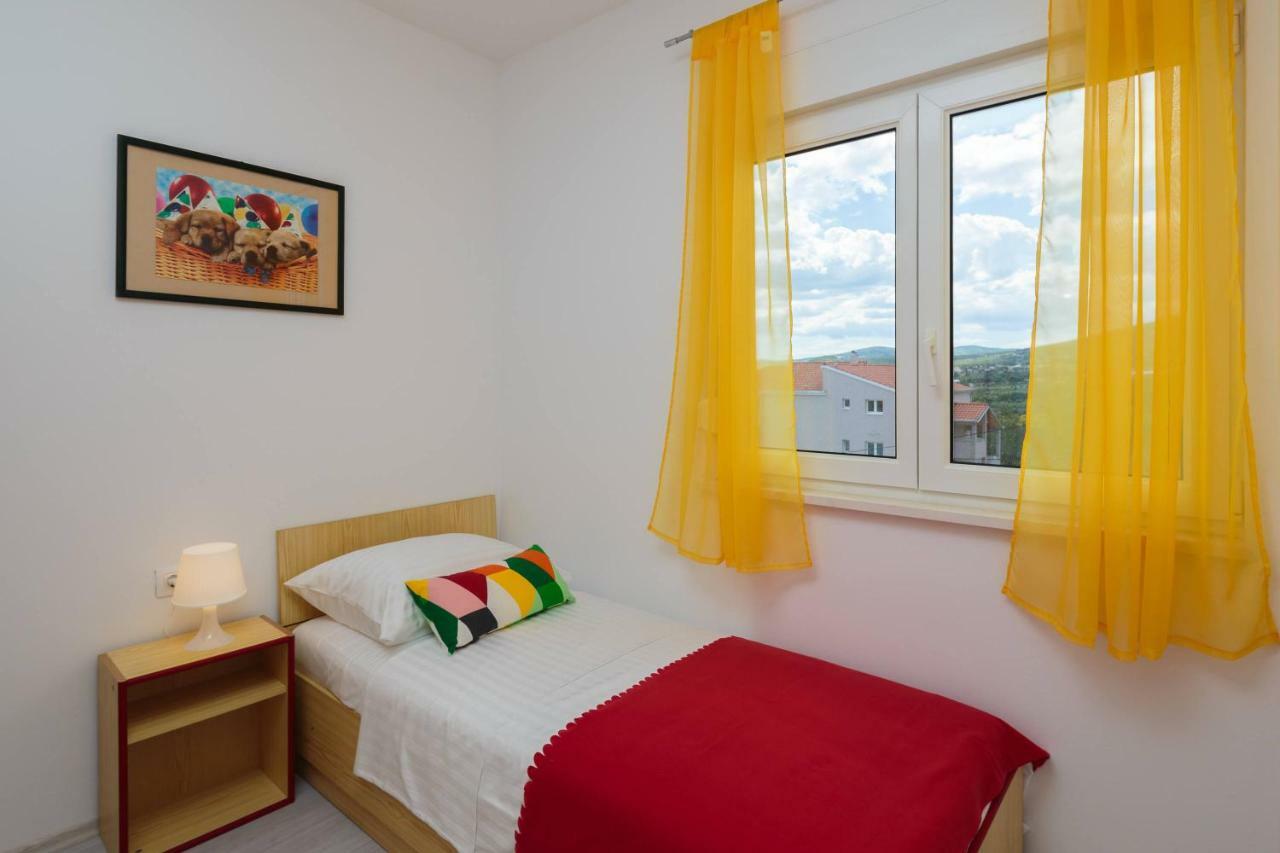 Apartmani Ujakovic Kaštela Kültér fotó