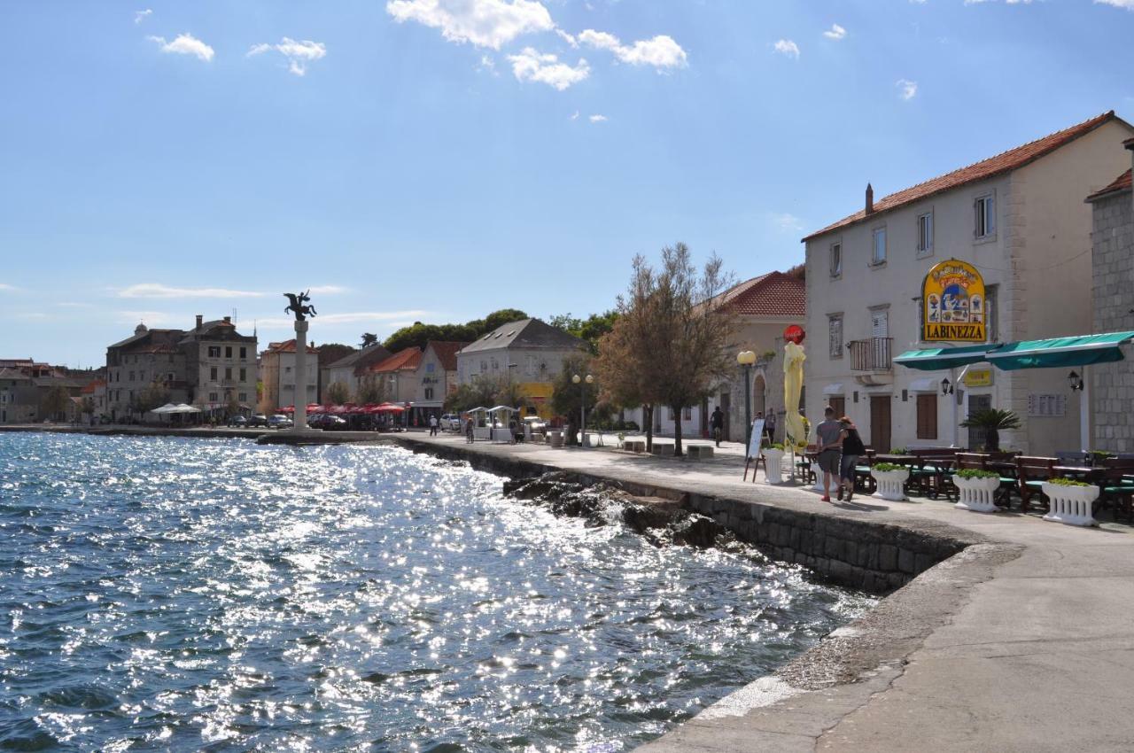 Apartmani Ujakovic Kaštela Kültér fotó