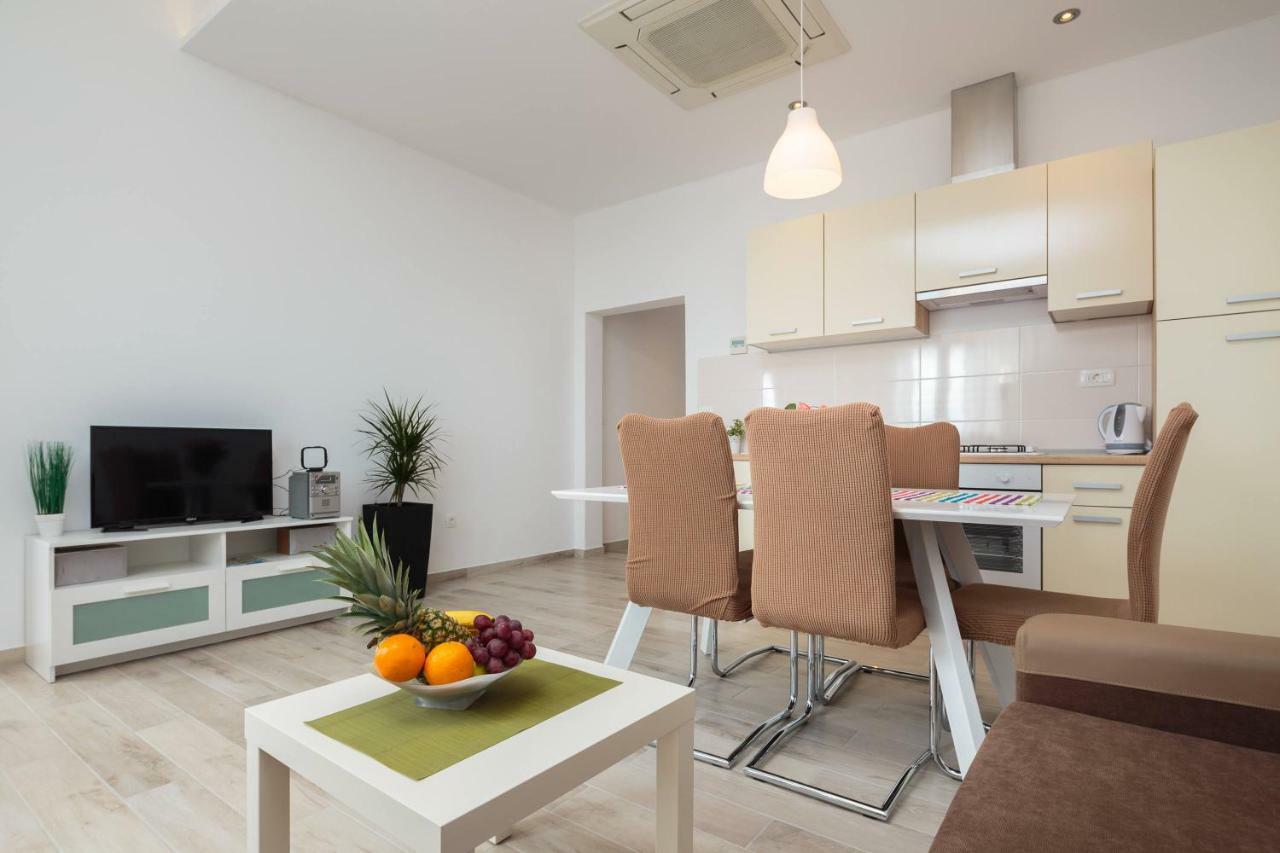 Apartmani Ujakovic Kaštela Kültér fotó